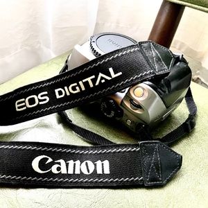 Canon EOS 300D Digital Rebel with Carry Case